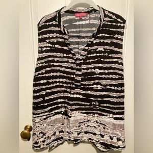 Rose and Thyme Woman’s Plus Size 3X Black White Stripe Pattern V Neck Sleevless